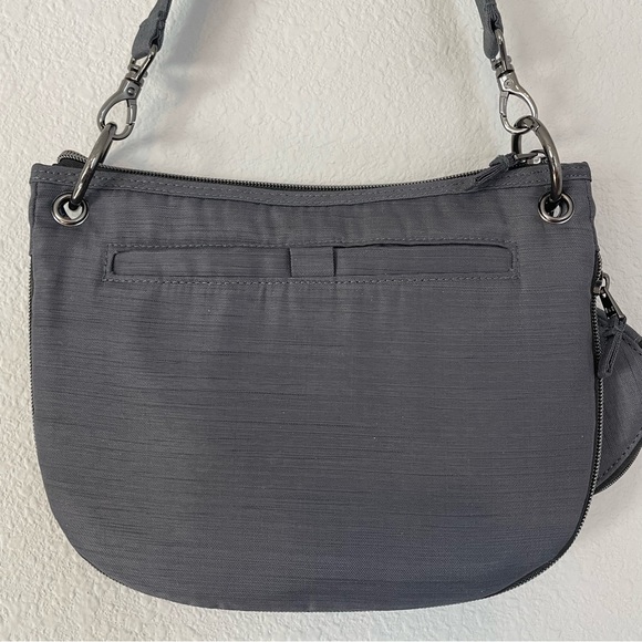 NWOT! Lug Swivel Convertible Crossbody Bag with a Classic Heart Pouch Included! - Picture 4 of 12